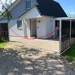 E3 Haus Mit Wintergarten- Kamin Und Deichblick By Interhome Semesterbostad *