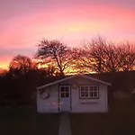 Semesterbostad E3 Haus Mit Wintergarten- Kamin Und Deichblick By Interhome *